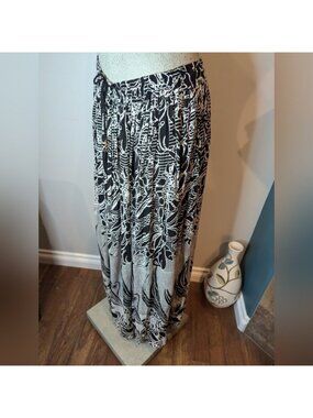 Vintage boho Hippie Maxi Crinkle Broomstick Skirt, Black & White Floral